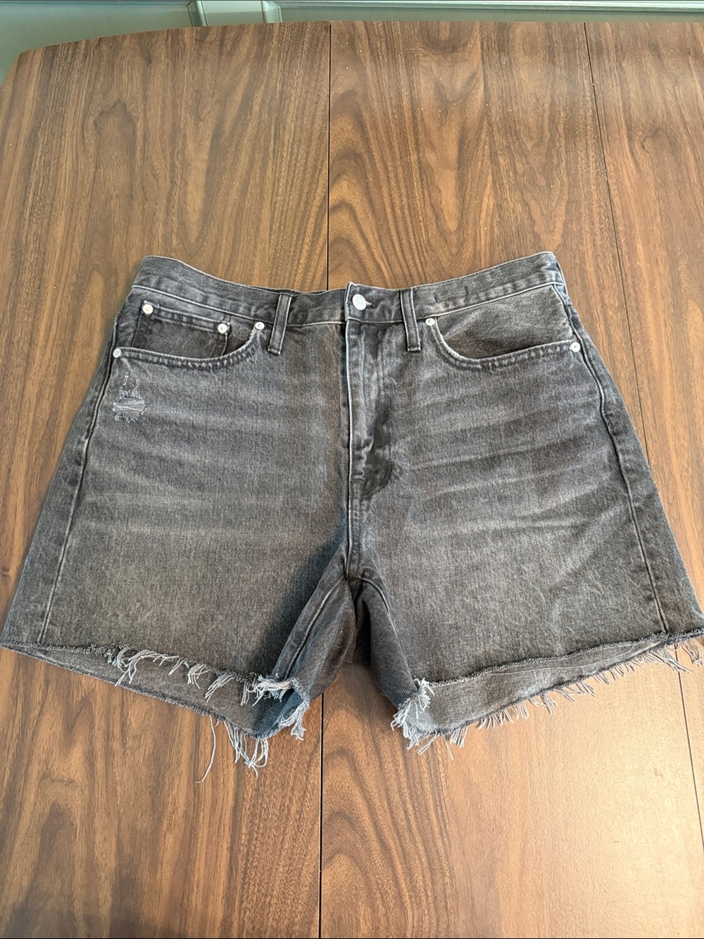 Madewell Relaxed Mid-Length Blackwashed Frayed Hem Denim Shorts Size 31